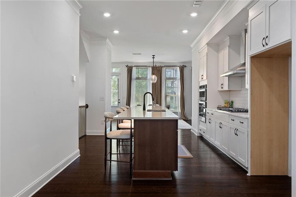 3 bedroom, 4 bathroom, 2,358 sq ft townhouse for sale at 3908 Danube Lane, Atlanta, GA 30339 — photo 5