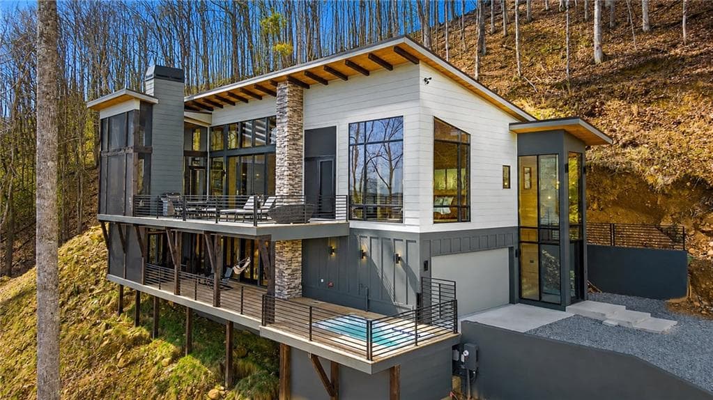 4 bedroom, 5 bathroom, 4,288 sq ft single family residence for sale at 970 Lakeview Drive, Blue Ridge, GA 30513 — photo 3