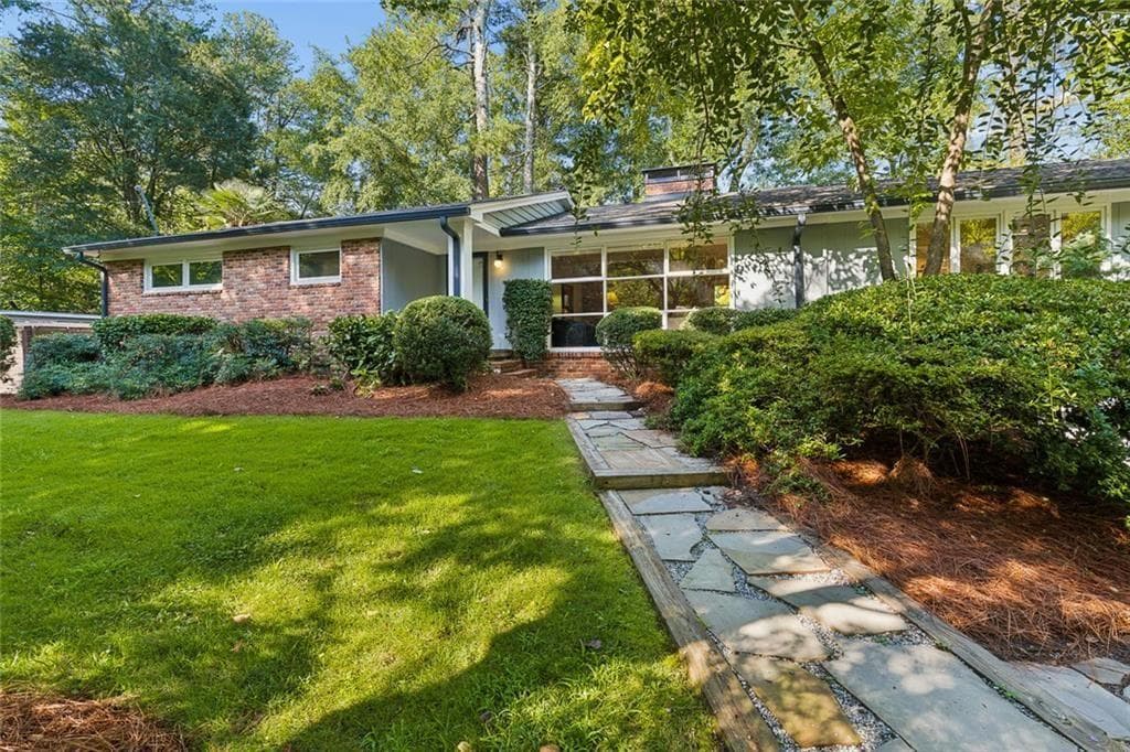 3 bedroom, 2 bathroom, 1,941 sq ft single family residence under contract at 774 Briar Park Court, Atlanta, GA 30306 — photo 2