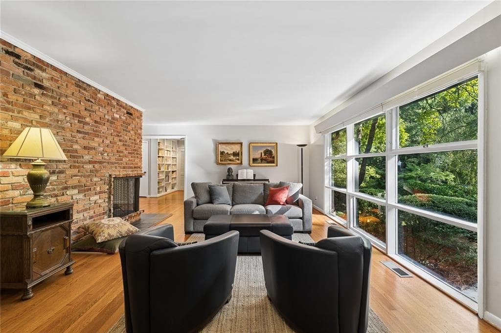3 bedroom, 2 bathroom, 1,941 sq ft single family residence under contract at 774 Briar Park Court, Atlanta, GA 30306 — photo 6