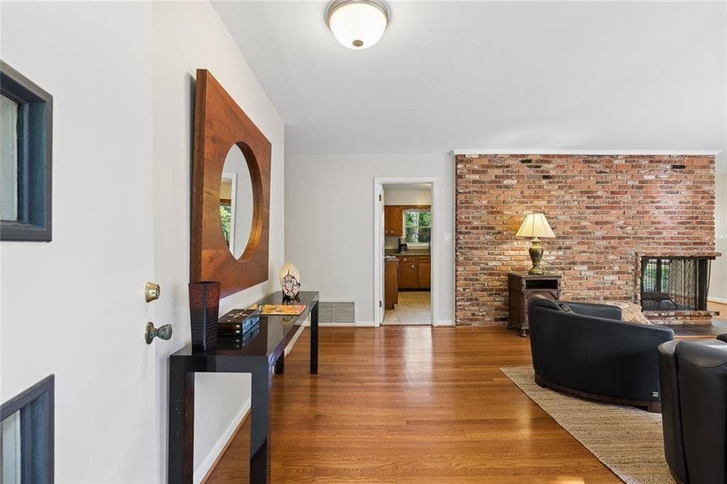 3 bedroom, 2 bathroom, 1,941 sq ft single family residence under contract at 774 Briar Park Court, Atlanta, GA 30306 — photo 7
