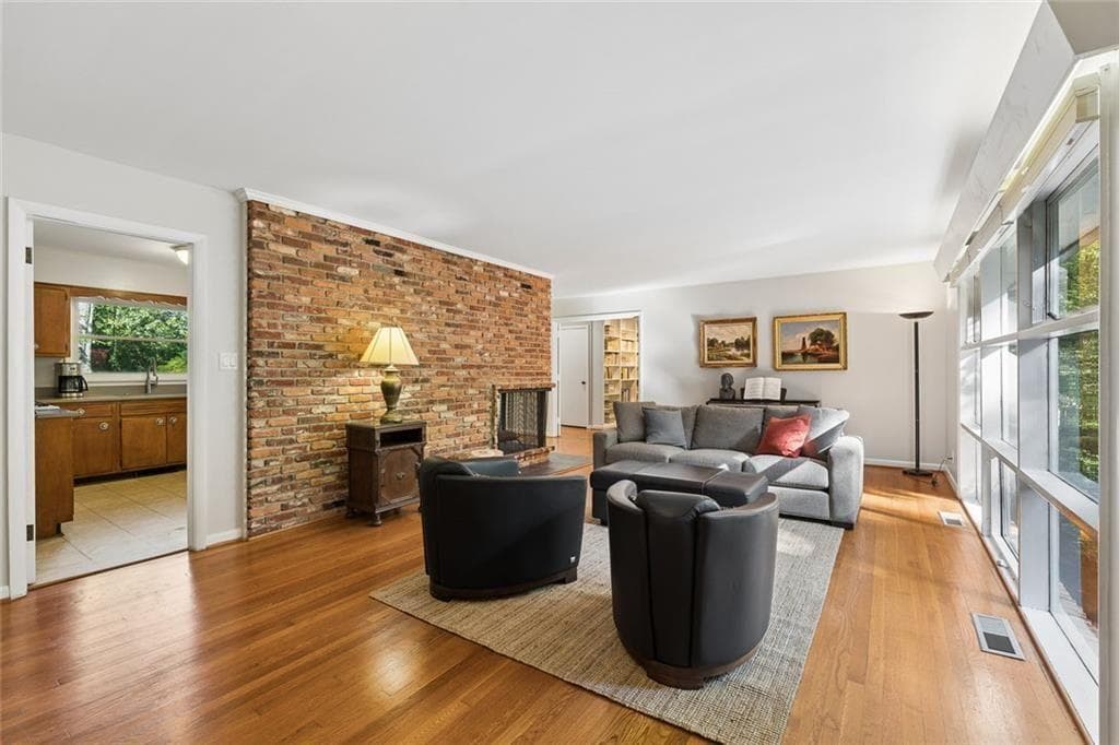 3 bedroom, 2 bathroom, 1,941 sq ft single family residence under contract at 774 Briar Park Court, Atlanta, GA 30306 — photo 8