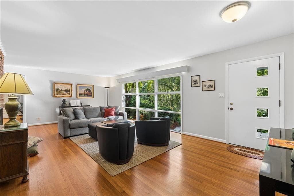 3 bedroom, 2 bathroom, 1,941 sq ft single family residence under contract at 774 Briar Park Court, Atlanta, GA 30306 — photo 9