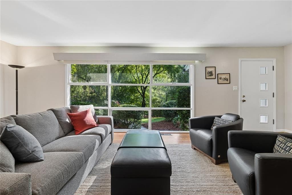 3 bedroom, 2 bathroom, 1,941 sq ft single family residence under contract at 774 Briar Park Court, Atlanta, GA 30306 — photo 10