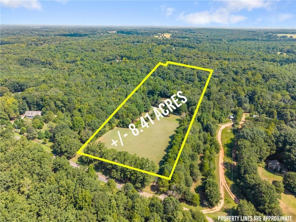 4 bedroom, 3 bathroom, 3,328 sq ft single family residence under contract at 1556 Fred Goss Road, Danielsville, GA 30633 — photo 2