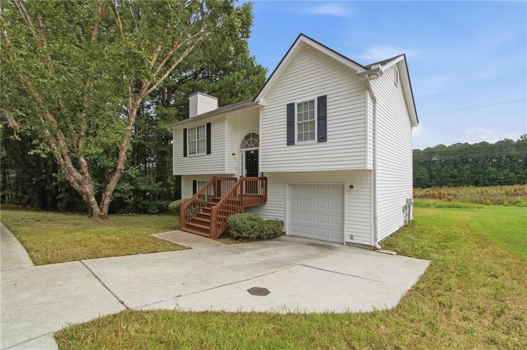 3 bedroom, 2 bathroom, 1,990 sq ft single family residence under contract at 445 Buffington Drive, Union City, GA 30291 — photo 2