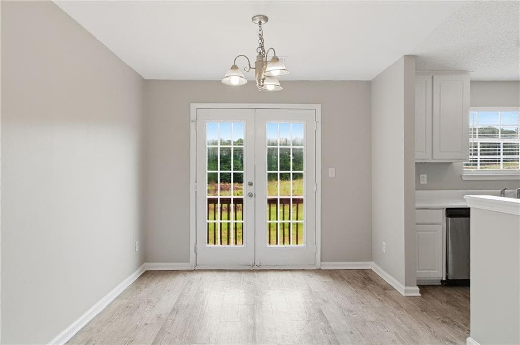 3 bedroom, 2 bathroom, 1,990 sq ft single family residence under contract at 445 Buffington Drive, Union City, GA 30291 — photo 4