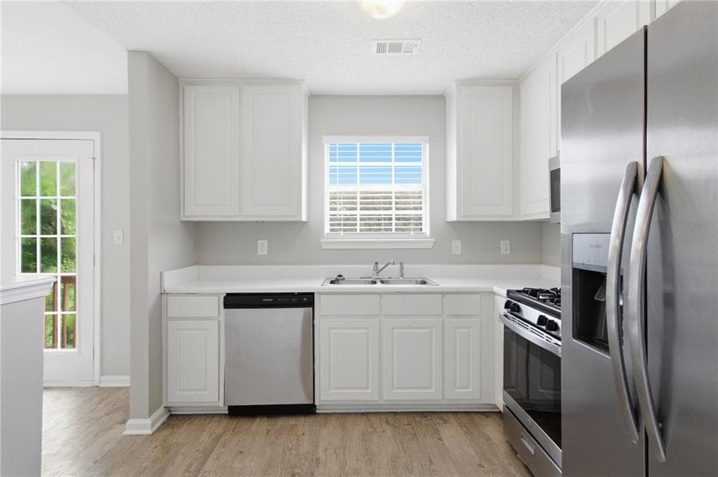 3 bedroom, 2 bathroom, 1,990 sq ft single family residence under contract at 445 Buffington Drive, Union City, GA 30291 — photo 7