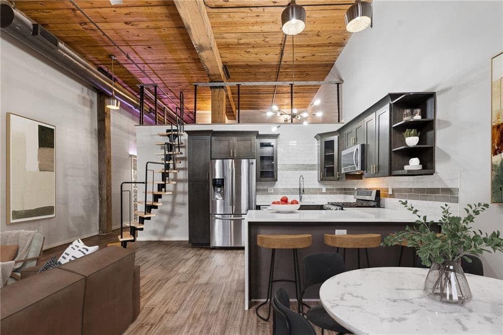 1 bedroom, 1 bathroom, 1,003 sq ft condominium for sale at 170 Boulevard 120H, Atlanta, GA 30312 — photo 2