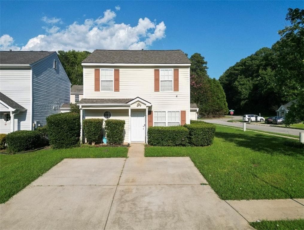 2 bedroom, 3 bathroom, 1,150 sq ft single family residence for sale at 300 Goldenrod Drive, Stockbridge, GA 30281