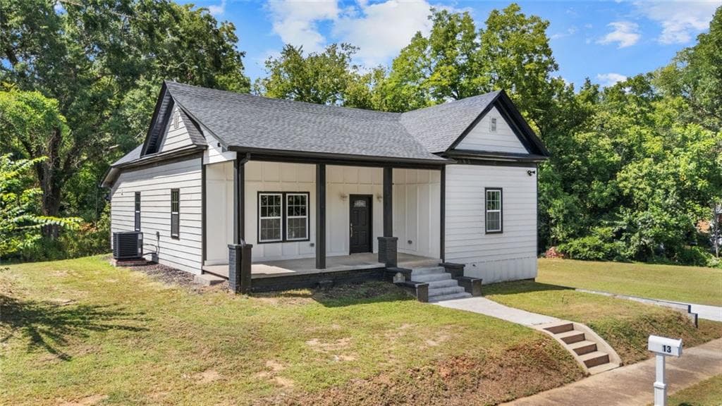 5 bedroom, 3 bathroom, 2,700 sq ft single family residence for sale at 13 N Blanche Avenue, Rome, GA 30161 — photo 1 of 38