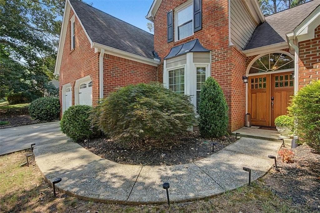 5 bedroom, 3 bathroom, 2,350 sq ft single family residence under contract at 706 Chanson Drive, Marietta, GA 30064 — photo 4