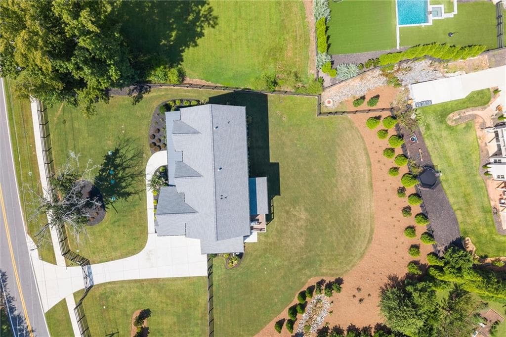 5 bedroom, 5 bathroom, 4,526 sq ft single family residence for sale at 12720 Etris Road, Roswell, GA 30075 — photo 7