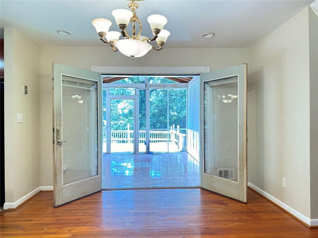 3 bedroom, 2 bathroom, 1,608 sq ft single family residence under contract at 6556 Wendell Circle, Morrow, GA 30281 — photo 7