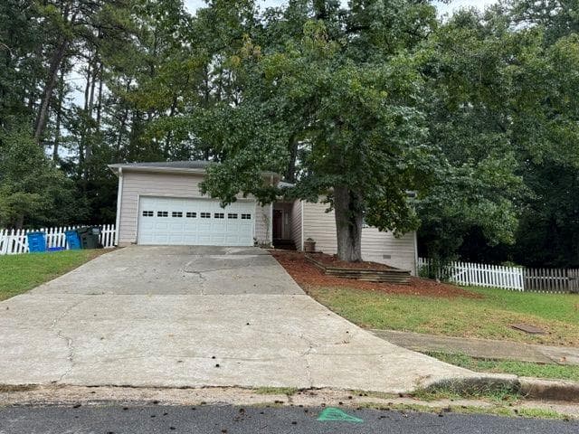 3 bedroom, 2 bathroom, 1,986 sq ft single family residence for sale at 2978 Trotters View Way, Snellville, GA 30039 — photo 2