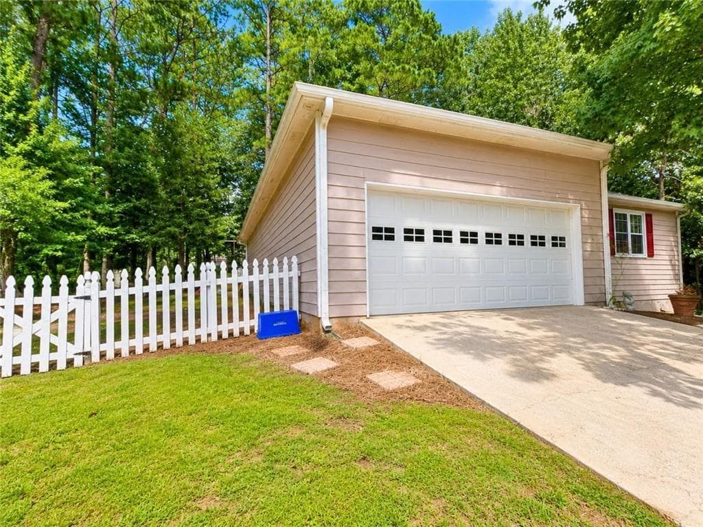 3 bedroom, 2 bathroom, 1,986 sq ft single family residence for sale at 2978 Trotters View Way, Snellville, GA 30039 — photo 5