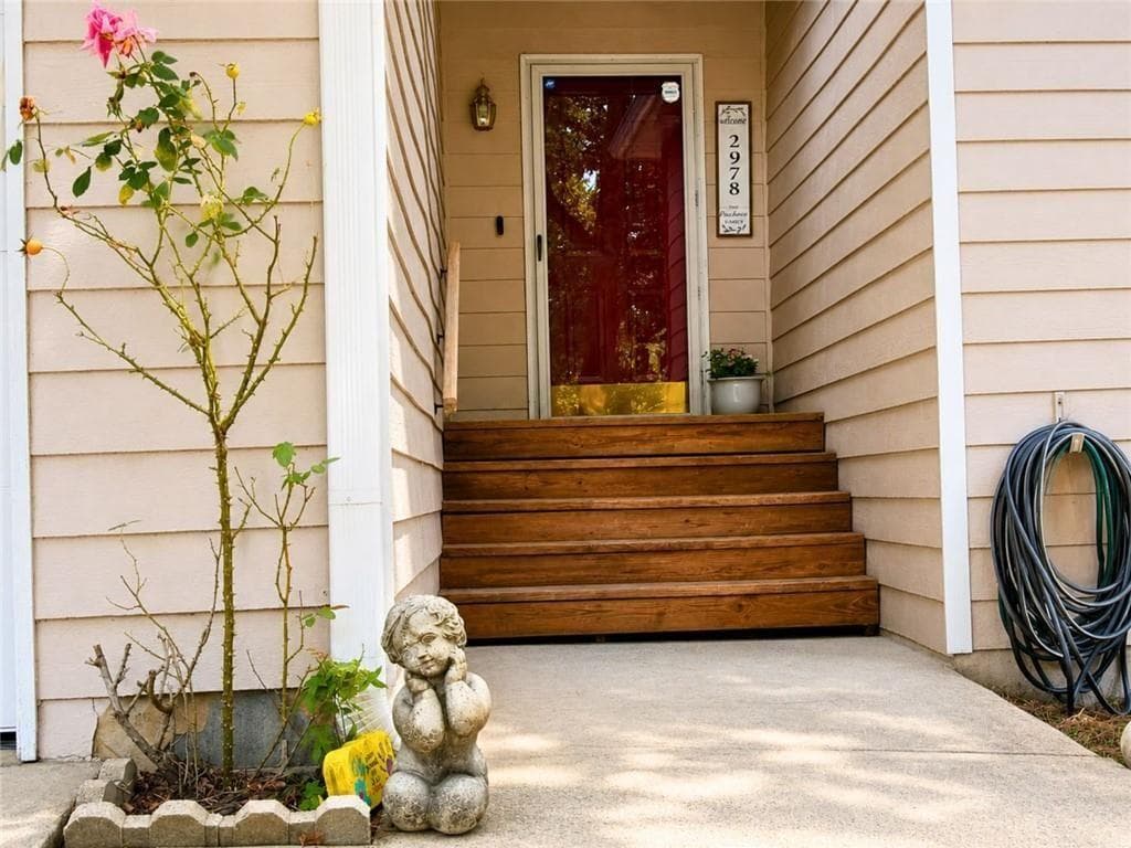 3 bedroom, 2 bathroom, 1,986 sq ft single family residence for sale at 2978 Trotters View Way, Snellville, GA 30039 — photo 6