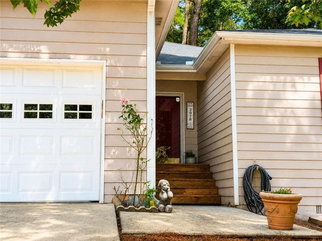 3 bedroom, 2 bathroom, 1,986 sq ft single family residence for sale at 2978 Trotters View Way, Snellville, GA 30039 — photo 7