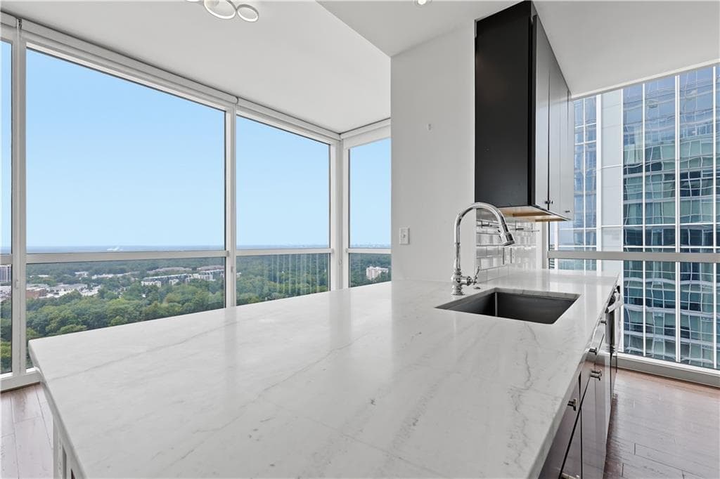 2 bedroom, 3 bathroom, 1,932 sq ft condominium for sale at 3325 Piedmont Road 2702, Atlanta, GA 30305 — photo 6