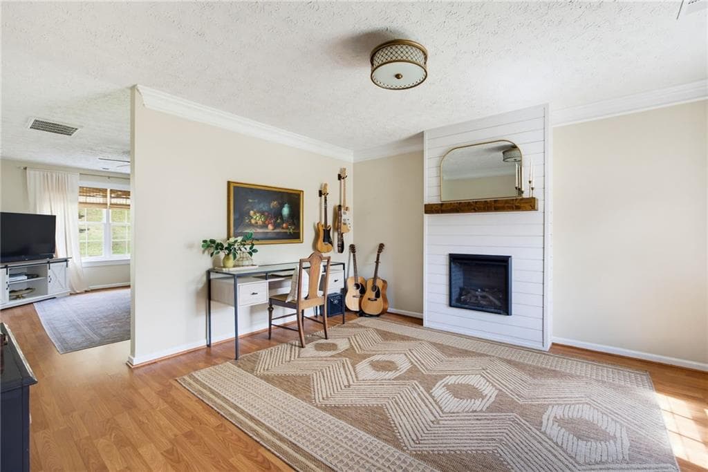 3 bedroom, 3 bathroom, 1,984 sq ft single family residence under contract at 341 Westminster Drive, Canton, GA 30114 — photo 5
