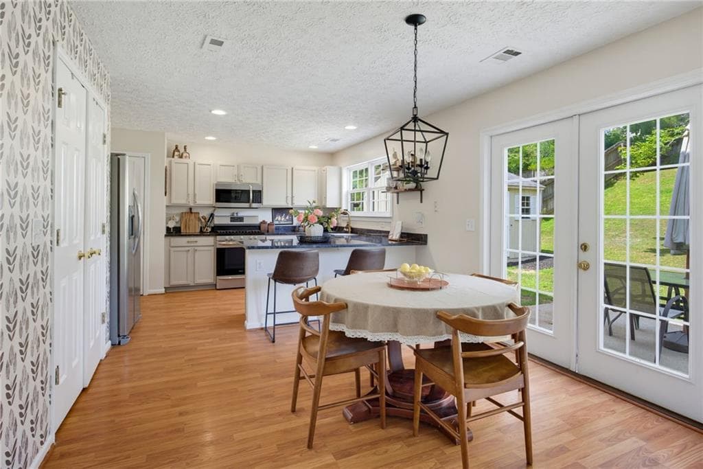 3 bedroom, 3 bathroom, 1,984 sq ft single family residence under contract at 341 Westminster Drive, Canton, GA 30114 — photo 10