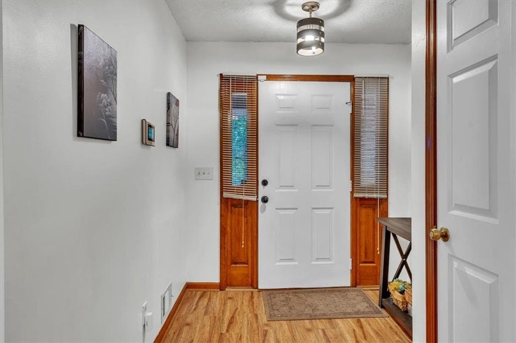 3 bedroom, 2 bathroom, 1,554 sq ft single family residence for sale at 4800 Kensington Lane, Conyers, GA 30094 — photo 2