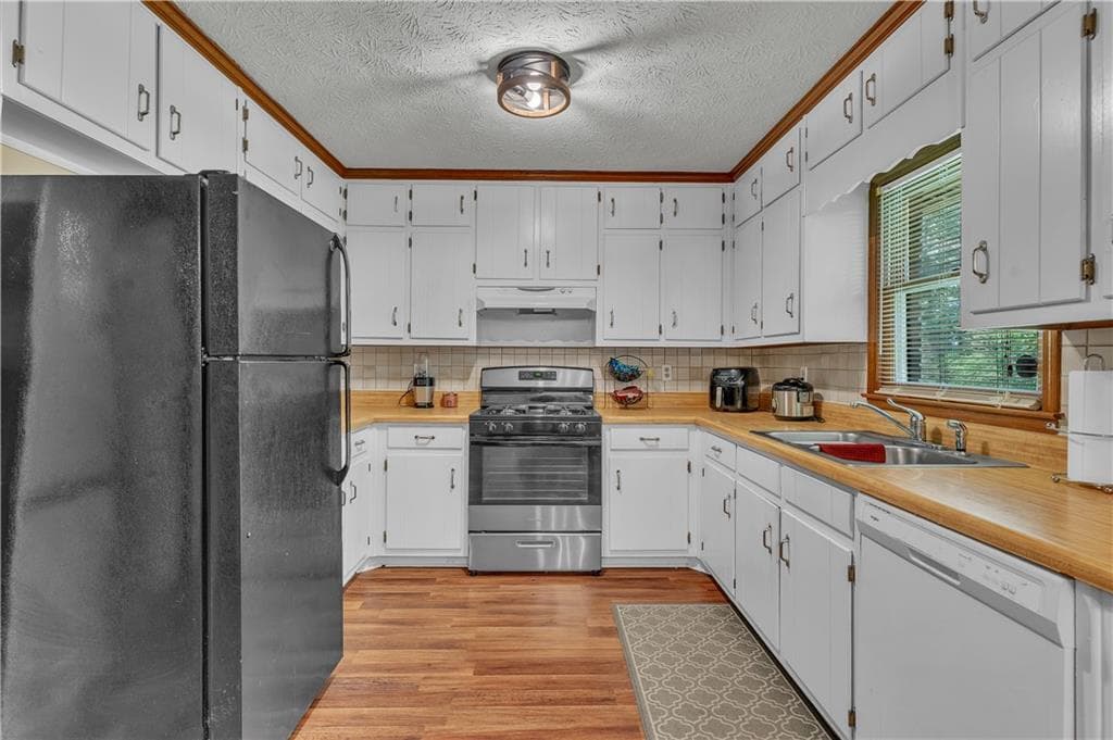 3 bedroom, 2 bathroom, 1,554 sq ft single family residence for sale at 4800 Kensington Lane, Conyers, GA 30094 — photo 5