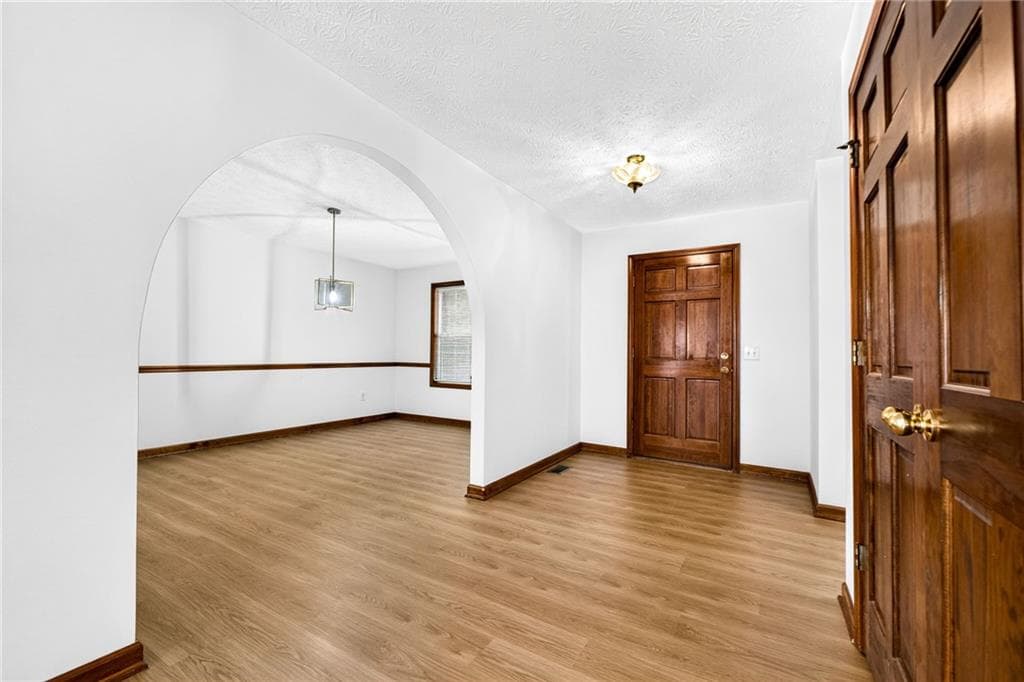 3 bedroom, 2 bathroom, 2,550 sq ft single family residence for sale at 2762 Lester Mill Road, Locust Grove, GA 30248 — photo 5