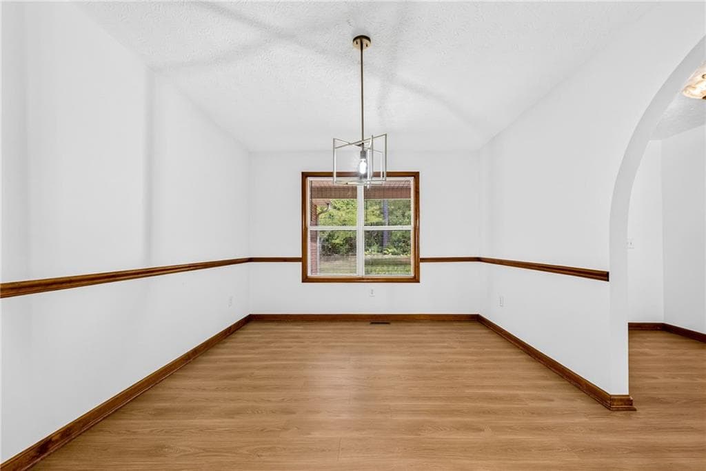 3 bedroom, 2 bathroom, 2,550 sq ft single family residence for sale at 2762 Lester Mill Road, Locust Grove, GA 30248 — photo 9