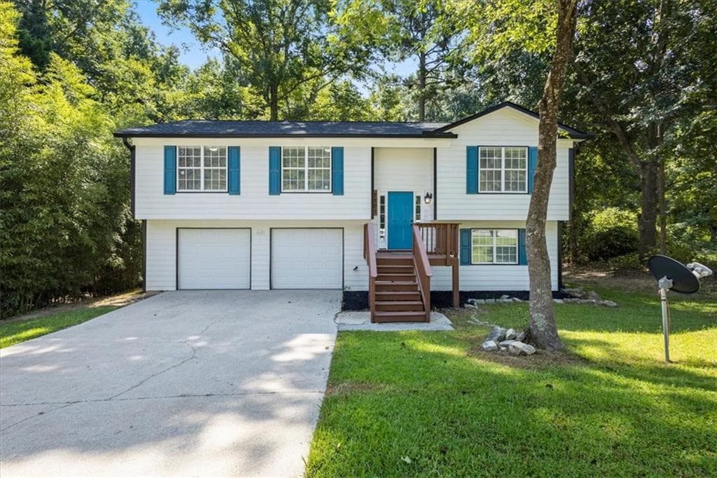 5 bedroom, 2 bathroom, 1,736 sq ft single family residence under contract at 7201 Woodcreek Way, Douglasville, GA 30134