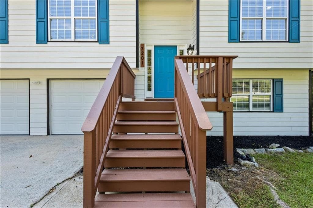 5 bedroom, 2 bathroom, 1,736 sq ft single family residence under contract at 7201 Woodcreek Way, Douglasville, GA 30134 — photo 2