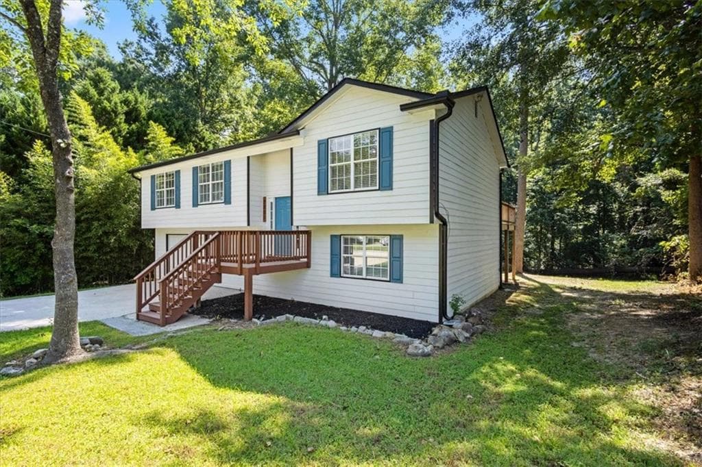 5 bedroom, 2 bathroom, 1,736 sq ft single family residence under contract at 7201 Woodcreek Way, Douglasville, GA 30134 — photo 3