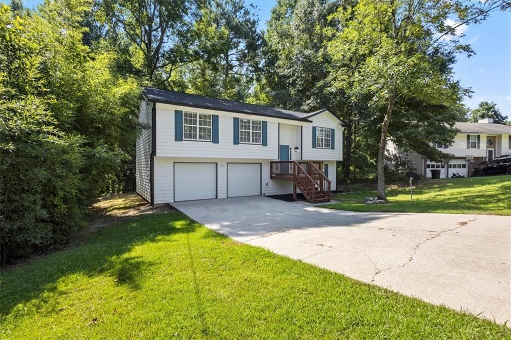 5 bedroom, 2 bathroom, 1,736 sq ft single family residence under contract at 7201 Woodcreek Way, Douglasville, GA 30134 — photo 4