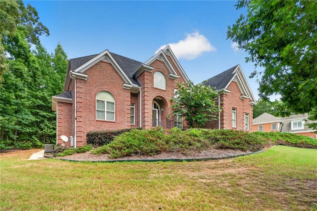 5 bedroom, 6 bathroom, 4,675 sq ft single family residence for sale at 1442 Swiftwater Circle, Mcdonough, GA 30252 — photo 4