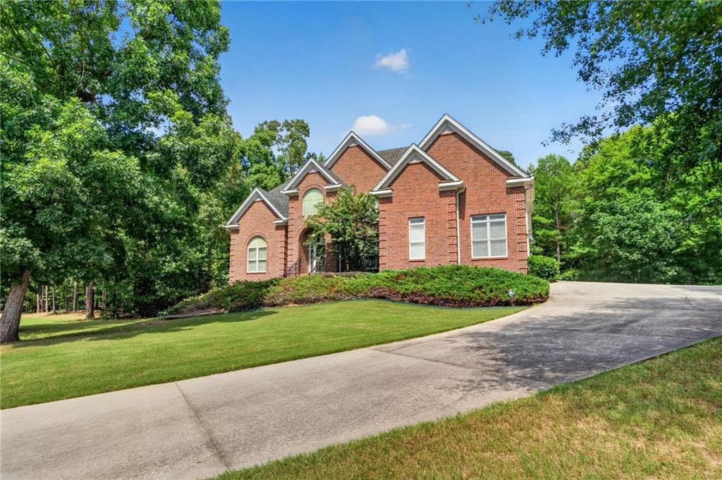 5 bedroom, 6 bathroom, 4,675 sq ft single family residence for sale at 1442 Swiftwater Circle, Mcdonough, GA 30252 — photo 5