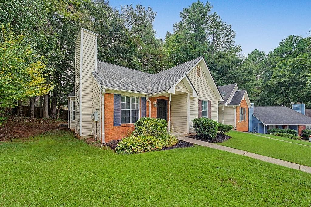 2 bedroom, 2 bathroom, 1,108 sq ft townhouse under contract at 1273 Scripps Court, Marietta, GA 30008 — photo 2