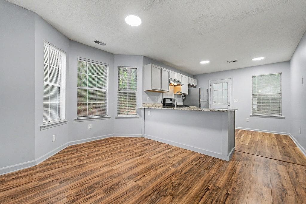 2 bedroom, 2 bathroom, 1,108 sq ft townhouse under contract at 1273 Scripps Court, Marietta, GA 30008 — photo 4