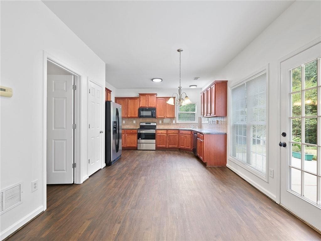 5 bedroom, 3 bathroom, 2,891 sq ft single family residence for rent at 3926 Walnut Grove Way, Gainesville, GA 30506 for $2,600 a month — photo 8