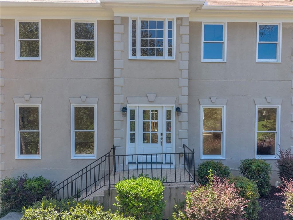 4 bedroom, 4 bathroom, 3,737 sq ft single family residence for sale at 3601 Hampstead Lane, Roswell, GA 30075 — photo 2