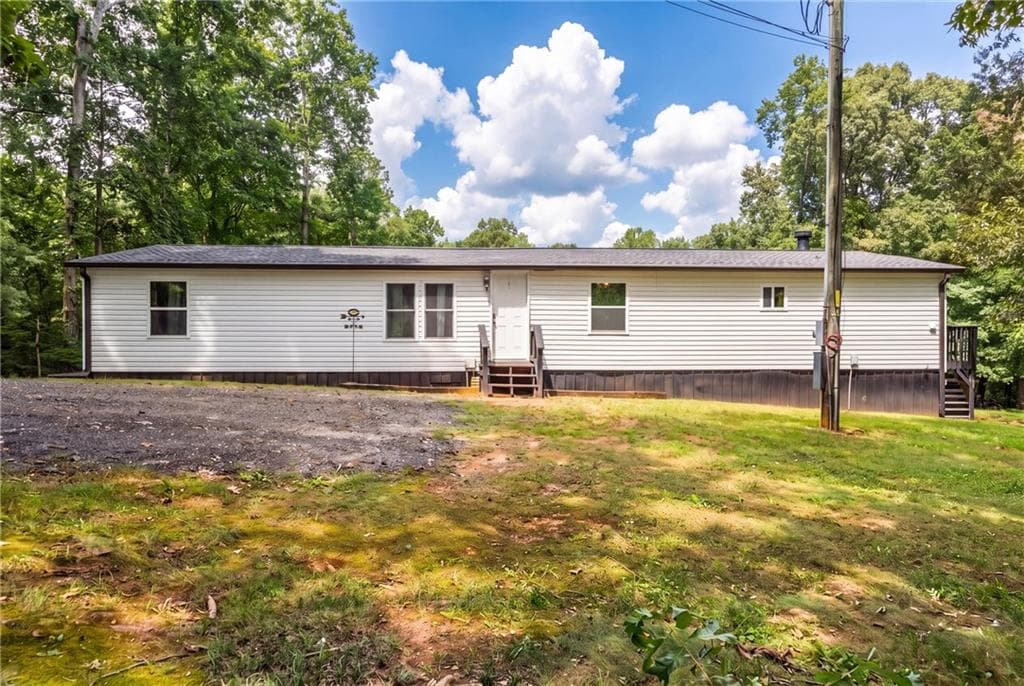 3 bedroom, 2 bathroom, 1,650 sq ft single family residence for sale at 115 Wildwood Trl, Cleveland, GA 30528 — photo 1 of 35