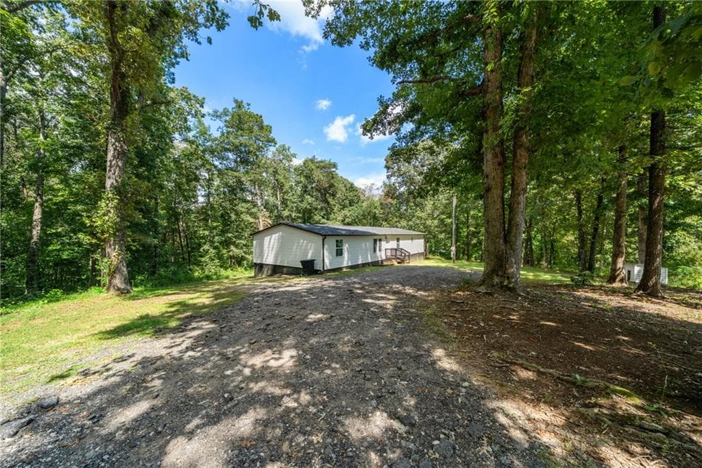 3 bedroom, 2 bathroom, 1,650 sq ft single family residence for sale at 115 Wildwood Trl, Cleveland, GA 30528 — photo 2