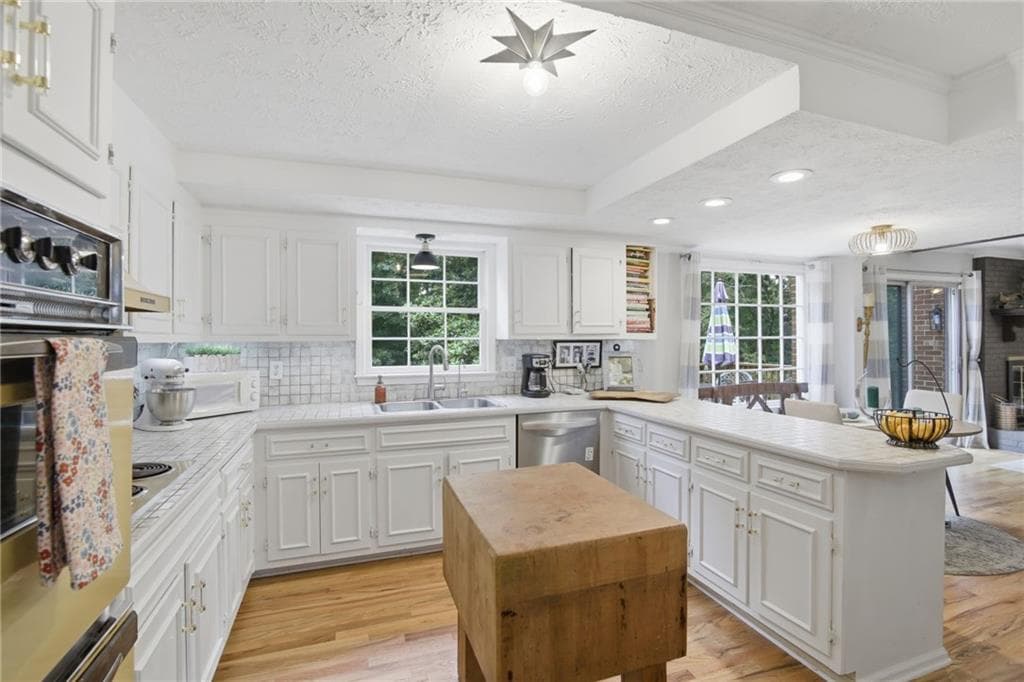 5 bedroom, 3 bathroom, 3,796 sq ft single family residence for sale at 2059 Mountain Creek Drive, Stone Mountain, GA 30087 — photo 6