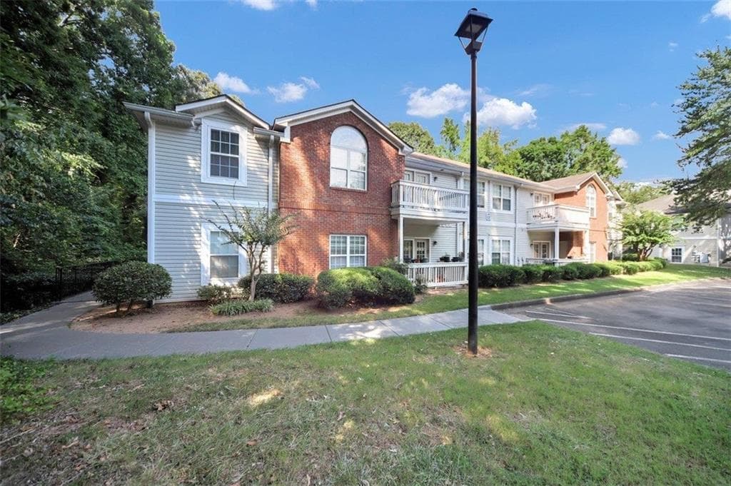 2 bedroom, 2 bathroom, 1,177 sq ft condominium for sale at 4010 Orchard Hill Terrace, Stone Mountain, GA 30083 — photo 3