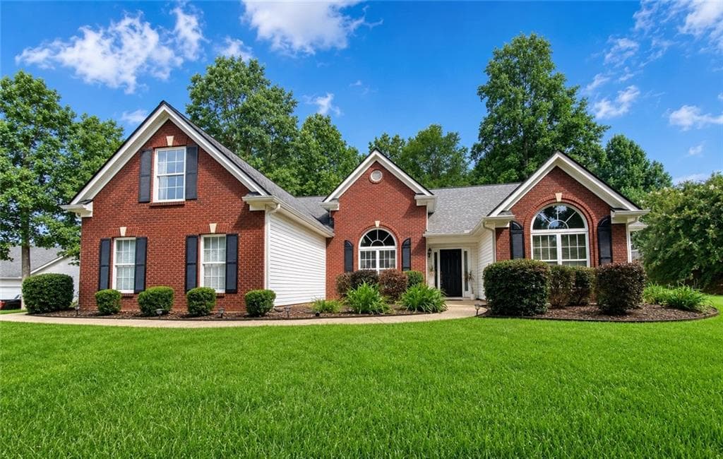 3 bedroom, 2 bathroom, 1,824 sq ft single family residence for sale at 1305 Overland Park Drive, Braselton, GA 30517