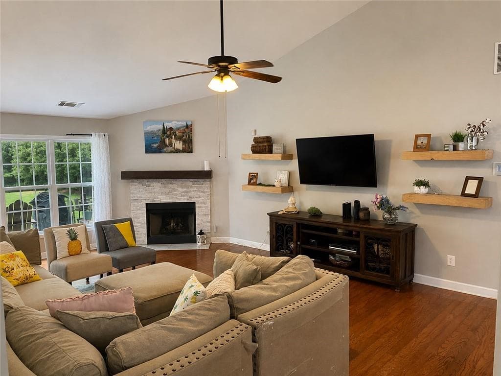 3 bedroom, 2 bathroom, 1,824 sq ft single family residence for sale at 1305 Overland Park Drive, Braselton, GA 30517 — photo 8