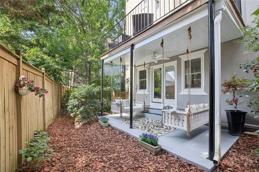 3 bedroom, 4 bathroom, 2,420 sq ft townhouse for sale at 13 Sycamore Station, Decatur, GA 30030 — photo 2