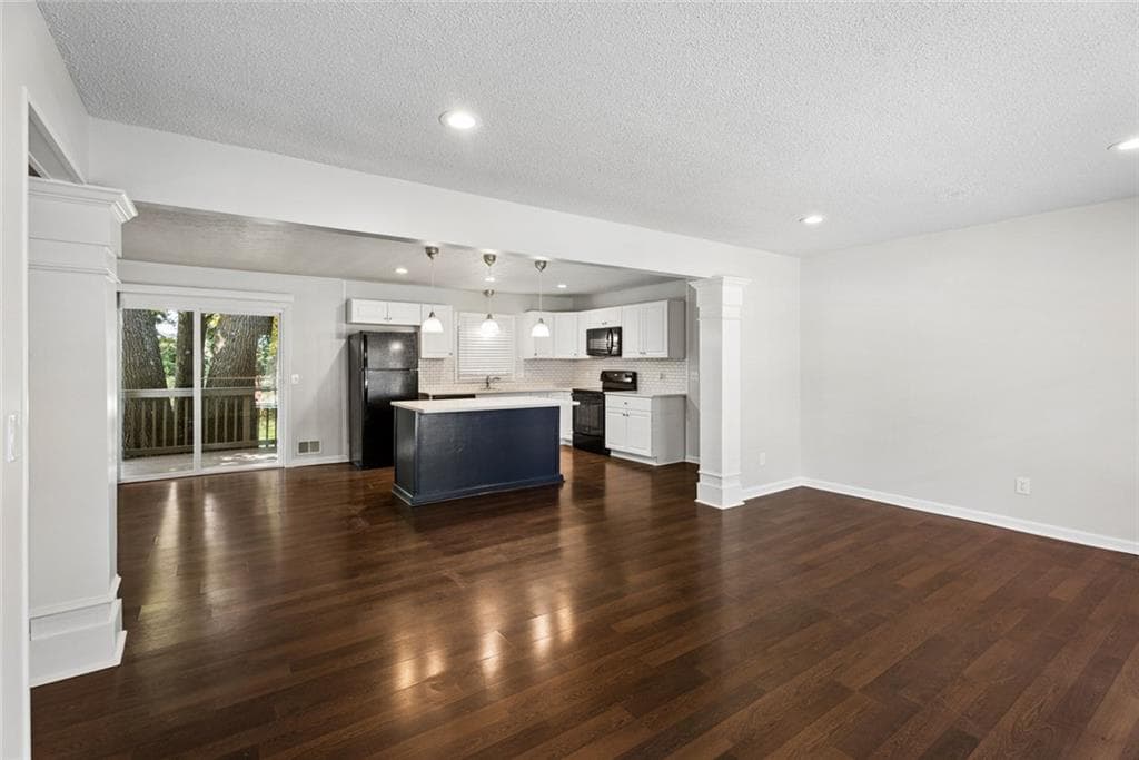 3 bedroom, 2 bathroom, 1,404 sq ft single family residence under contract at 1209 Siesta Lane, Acworth, GA 30102 — photo 5