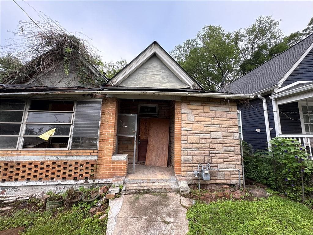 3 bedroom, 1 bathroom, 1,736 sq ft single family residence under contract at 138 Howell Street, Atlanta, GA 30312
