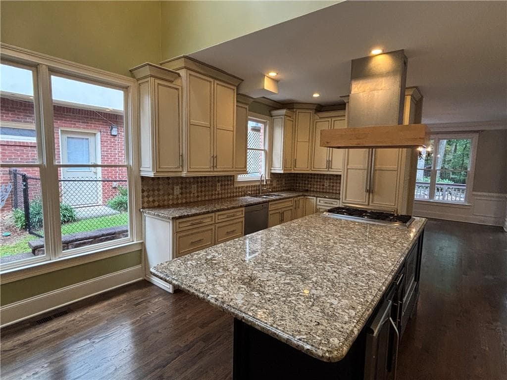 5 bedroom, 5 bathroom, 4,570 sq ft single family residence for rent at 340 Nell Court, Atlanta, GA 30342 for $5,800 a month — photo 7