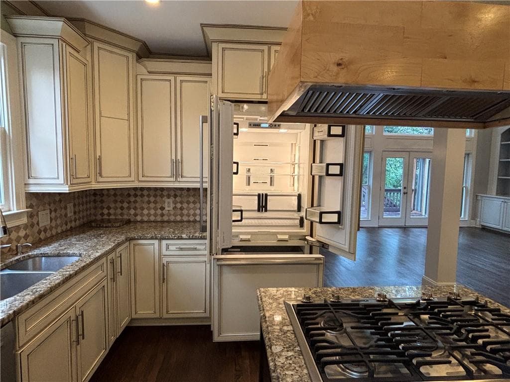 5 bedroom, 5 bathroom, 4,570 sq ft single family residence for rent at 340 Nell Court, Atlanta, GA 30342 for $5,800 a month — photo 8